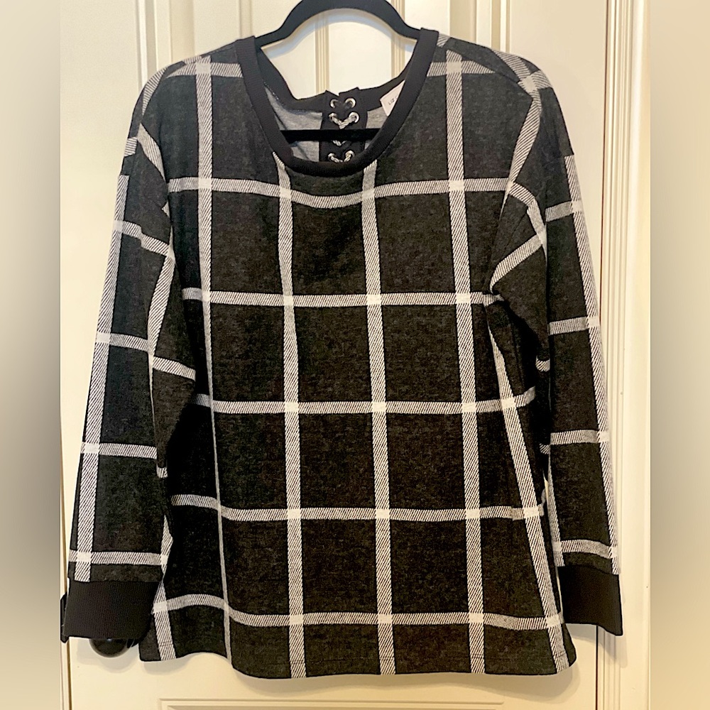 Super cute and fun Top with blocked design and lace-up back for a bit of sass!